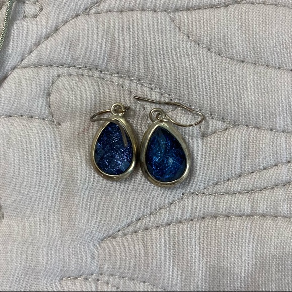 Blue necklace and earring pendant set. Costume jewelry. - Picture 3 of 4